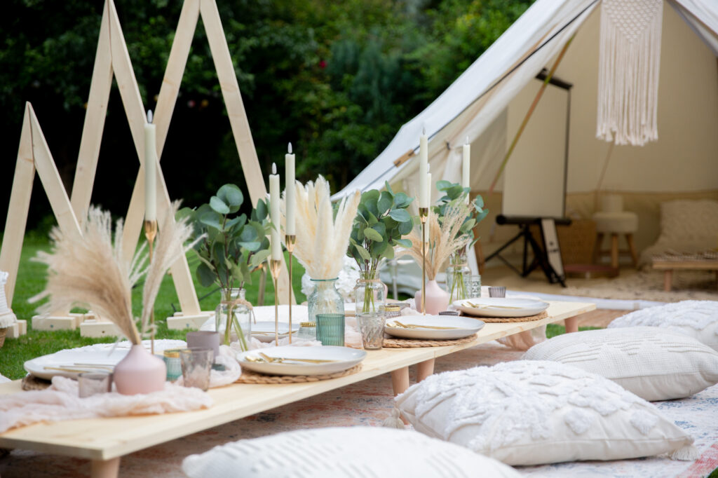 London pop up picnic and boho bell tent set up